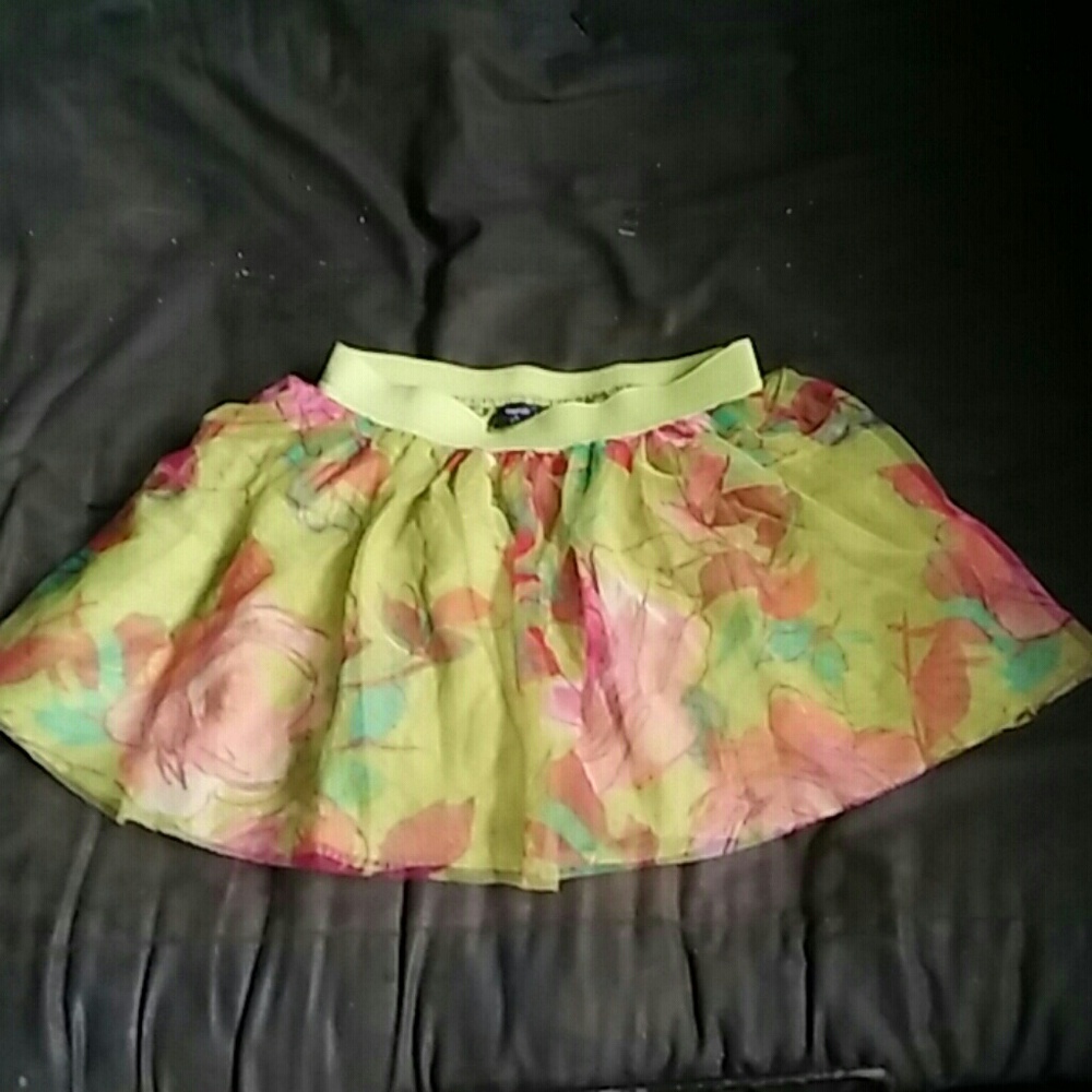 Stretchy band gapkids small (6-7) 3 layered skirt